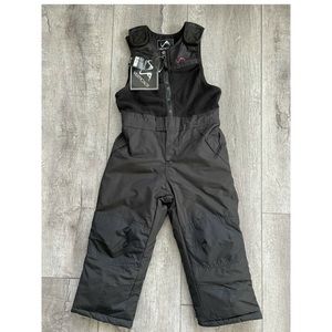 3T vertical 9 snowsuit. Jumper style with Velcro attachment